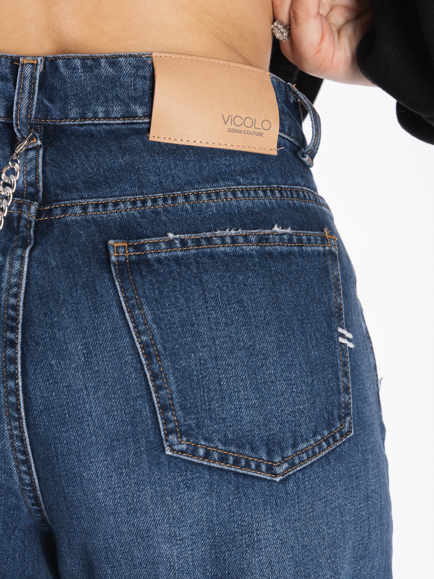 Jeans EVE baloon  in denim con catena luxury VICOLO